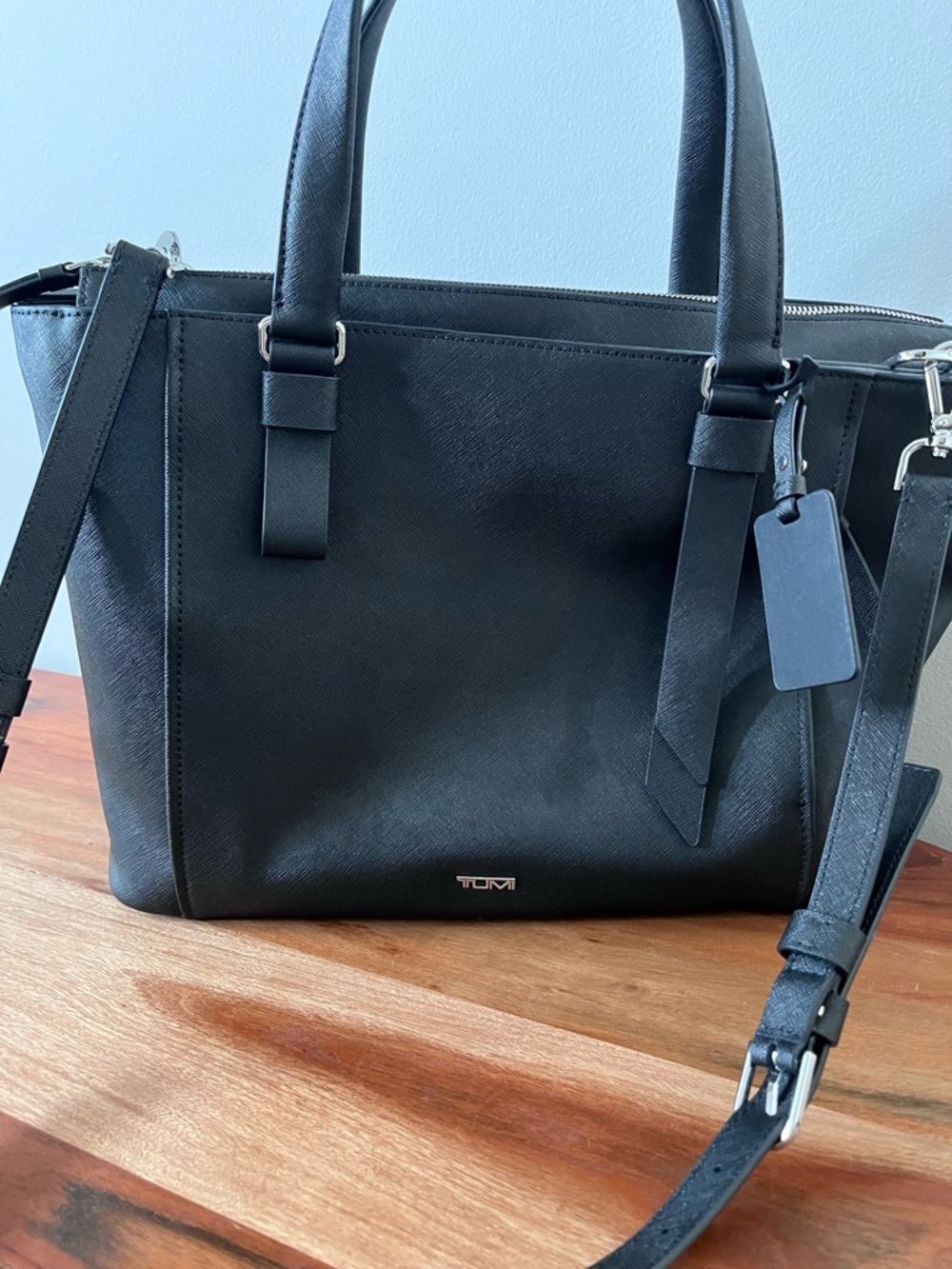 TUMI Varek Worth Tote Black Leather Crossbody Bag House of Suntory Edition - Picture 4 of 11